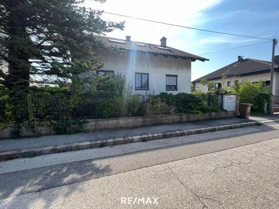 Geräumiges Wohnhaus mit ebenem Garten in ruhiger Lage