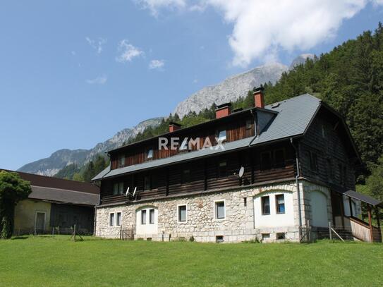 Haupt-, oder Zweitwohnsitz, Touristische Nutzung in Naturlage, Aussicht in die Berge