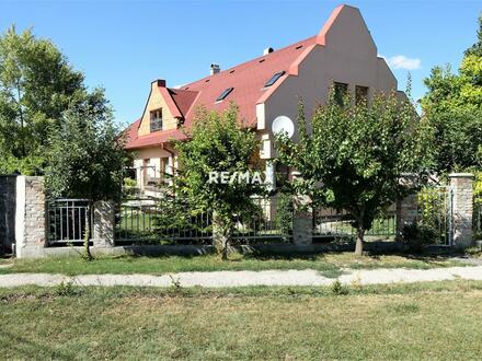 "VOLLENDE MICH!" Mehrfamilienhaus mit riesigem Potenzial! Frühstückspension?