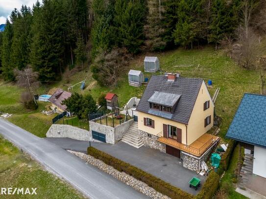 Einfamilienhaus mit zusätzlicher Baugrundparzelle und kleinem, alten Nebenhaus