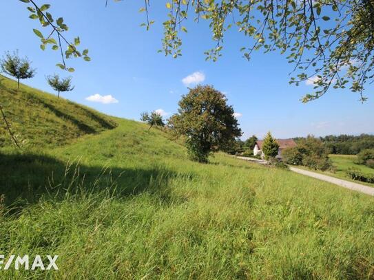 Sonniges Grundstück mit Aussicht