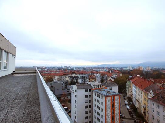 Charmante Garconniere mit Dachterrasse, Indoorpool und Panoramablick