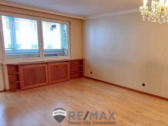 " 3 Zimmer-Wohnung mit verglaster Loggia und Parkplatz "