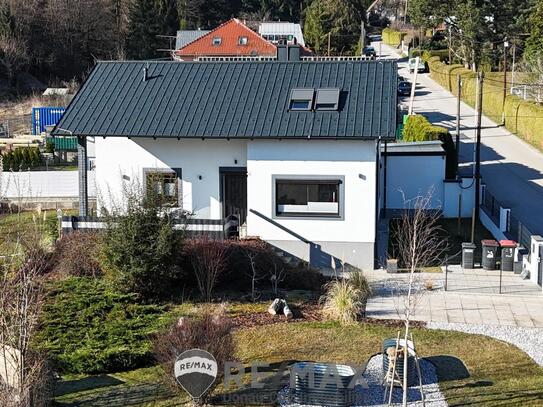 "Zeitlich befristet! Modern renovierte Villa mit Garten"