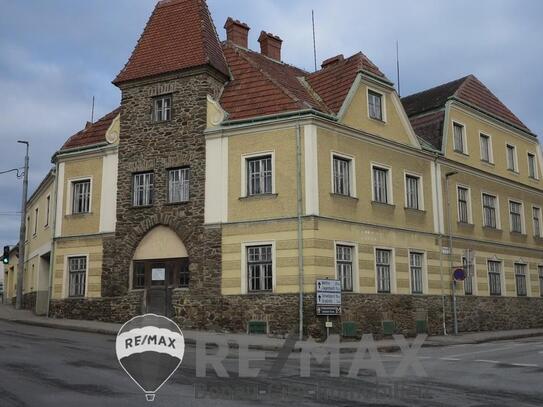 "Renovierungsbedürftiges Zinshaus plus Baugrund in Zwettl"