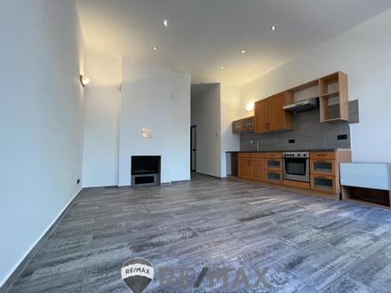Sanierter 3-Zimmer-Altbau mit riesiger Terrasse!