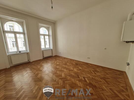 "2-Zimmer, neu renoviert"