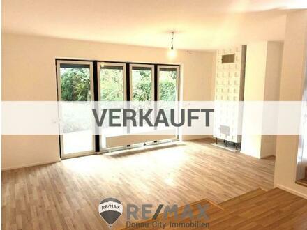 VERKAUFT! - "Teilrenoviertes Reihenhaus, 300m² Grundstück und Garage!"