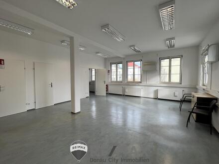 "Lichtdurchflutetes Büro in frequentierter Lage, mit Klimaanlage !"