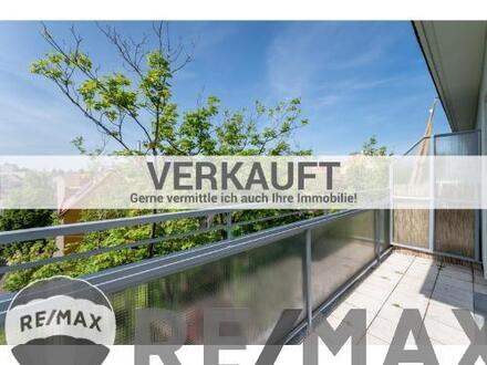 "Stehend auf der Dachterrasse, über den Dächern, mit Blick zum Riverside!!"