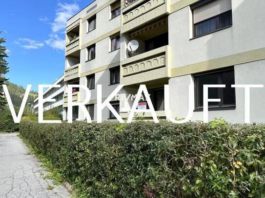 Sanierungsbedürftige Eigentumswohnung mit 2 Loggien inkl. Carport