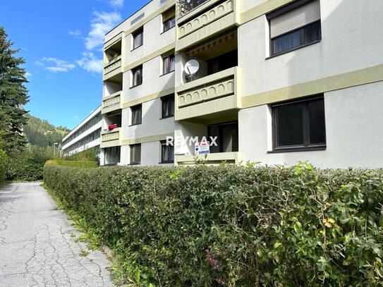 Sanierungsbedürftige Eigentumswohnung mit 2 Loggien inkl. Carport