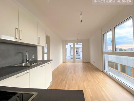 2 Zimmer DG Wohnung mit 8m² Balkon!