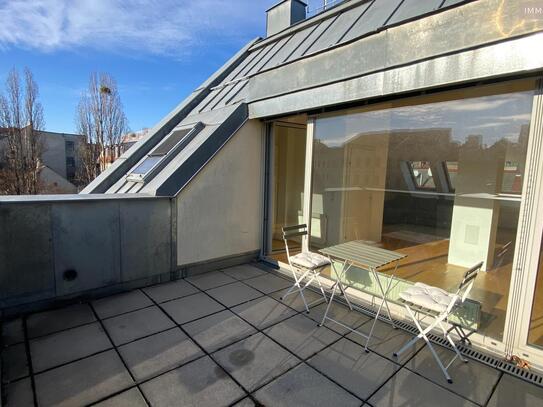 Der Frühling kann kommen! Sonnige Dachgeschoss Wohnung mit großem Balkon und toller Aussicht!