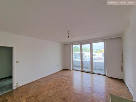Sanierungsbedürftige 1+ Zimmer Wohnung mit großer Loggia in U-6 Nähe!!