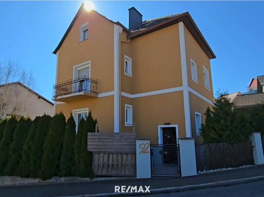 Mehrfamilienhaus mit Nebengebäude und Grundstück nur 1 Stunde von Wien.