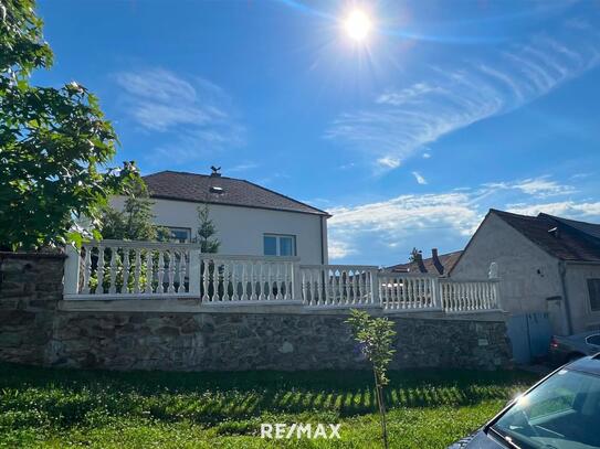 Wohnhaus mit Garten, Nebengebäude und bereits erfolgten Renovierungen!