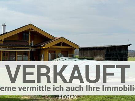 **Charmantes Holzblockhaus** mit beheiztem Swimmingpool