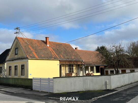 Renovierung bereits begonnen - Wohnhaus mit Nebengebäude auf ebenem Grundstück!