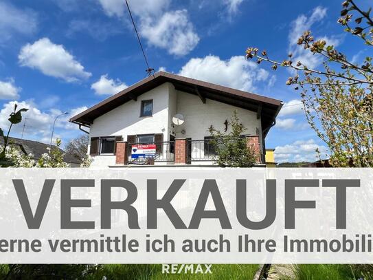 Nettes Wohnhaus - vollunterkellert, mit Carport und Garage! VERKAUFT