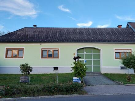 Bauernhaus mit zwei Wohneinheiten in Heiligenkreuz in Österreich!