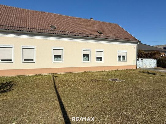 Bauernhaus mit Arkaden in der Nähe vom Badesee