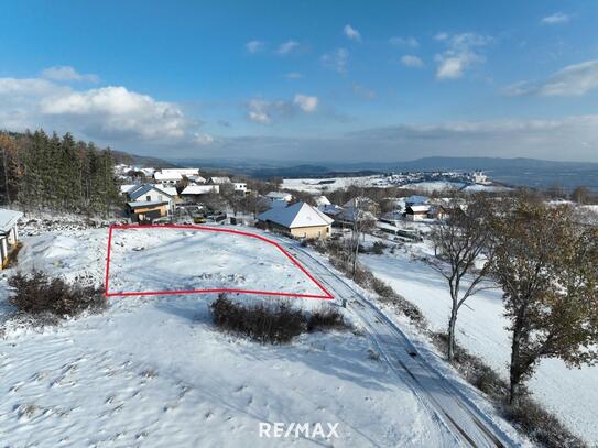 Großer Baugrund mit Blick zu den Bergen