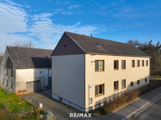 Wohnhaus mit viel Einstellplatz auf großem Baugrund