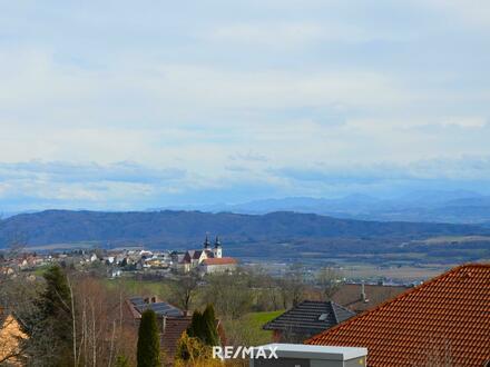 Großer Baugrund mit Blick zu den Bergen