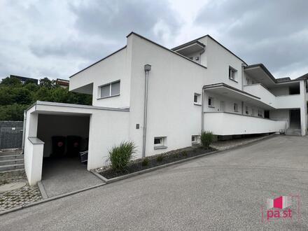 Schöne Wohnung inkl. Küche, großer Loggia, 2 Carports in KREMATEN/Krems