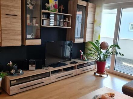 Schöne, sonnige 4 Zi-Whg mit riesiger Terrasse und 2 Carports