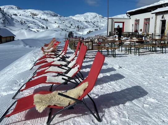 Berghütte/Alm in traumhafter Alleinlage mit Blick auf das atemberaubende Dachsteinmassiv