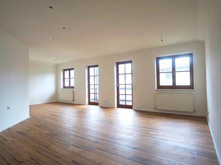 Großzügige, helle 4 Zimmer Wohnung mit 2 Balkonen, 2 Carportplätzen in perfekter Lage