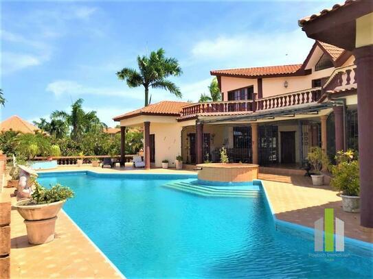 Traumhafte, luxuriöse Villa mit Pool in toller Lage!