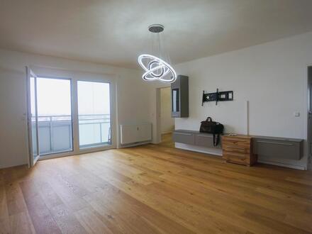Eindrucksvolle, moderne, bestens geschnittene 4 Zimmer Wohnung mit phänomenalen Blick über Wels