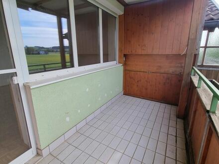 Schöne 4 Zimmer-Dachgeschoß-Wohnung mit Balkon und Garage