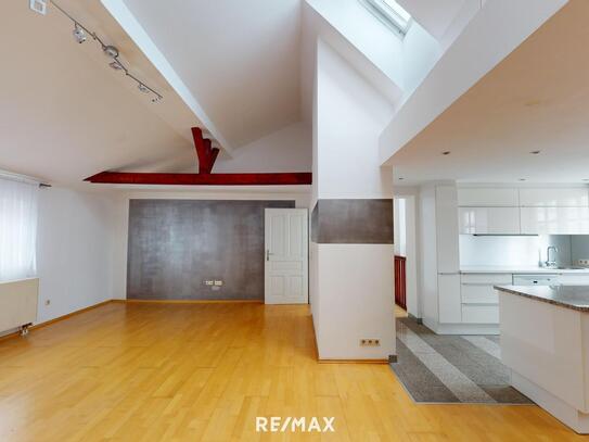 Elegante 123 m² Dachgeschosswohnung im Zentrum mit Terrasse!