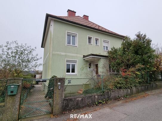 Ein-/Zweifamilienhaus in schöner Siedlungslage