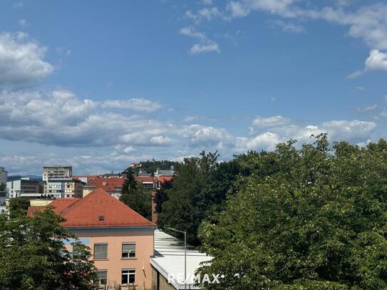 Altbauwohnung mit Sanierungsbedarf in zentraler Lage zu kaufen