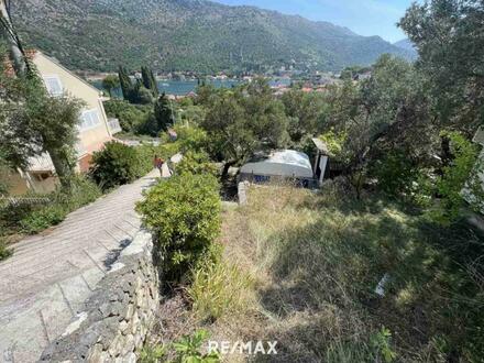 Grundstück in Kroatien mit Blick auf schöne Meeresbucht