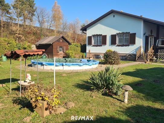 Sanierungsbedürftiger Bungalow in ruhiger, sonniger Lage und großem Garten