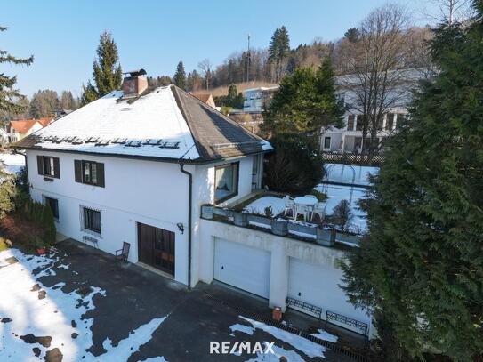 Beeindruckender Bungalow mit großem Garten und Pool