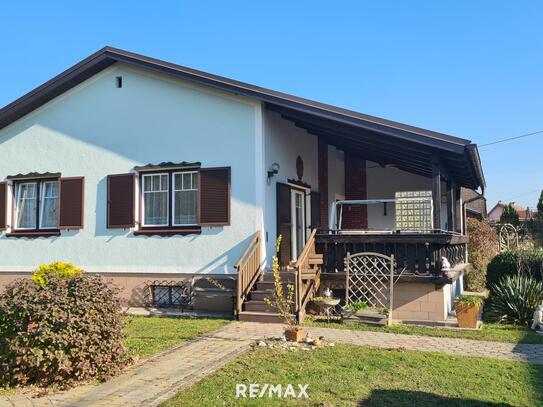 Sanierungsbedürftiger Bungalow in ruhiger, sonniger Lage und großem Garten