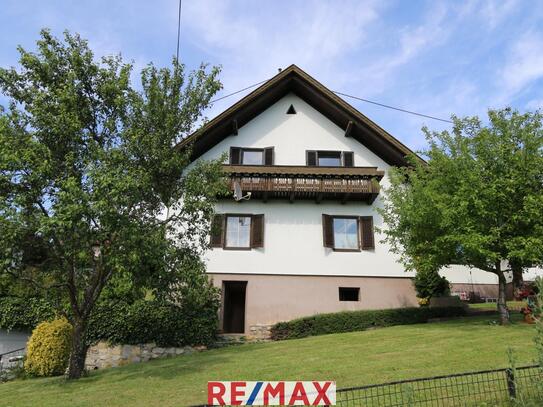 Einfamilienhaus mit Einliegerwohnung im Nebengebäude in ruhiger Lage