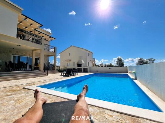 Luxuriöse Villa mit Pool in Kroatien - NEUWERTIG!