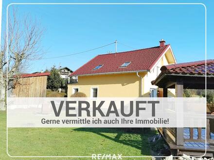 Schmuckes Haus mit großem Garten