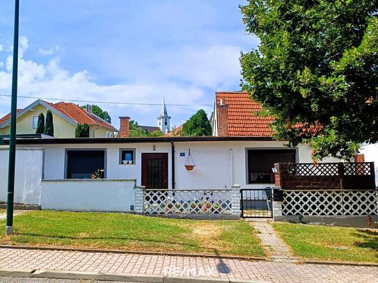 Klein aber mein - Haus mit Vorgarten, Innenhof und Autostellplatz in Siegendorf