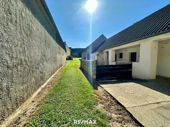 Sonniges Bauernhaus mit vielen Nebengebäuden!