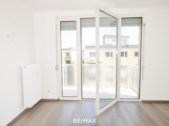 Ruhige Dachgeschosswohnung mit Balkon und Fernblick nahe Währinger Straße U6