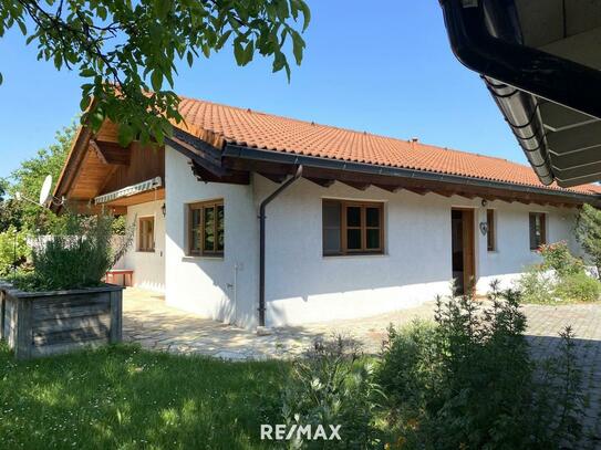 Beeindruckender Bungalow in Ziegelbauweise mit 2 Eingängen und Doppel-Carport